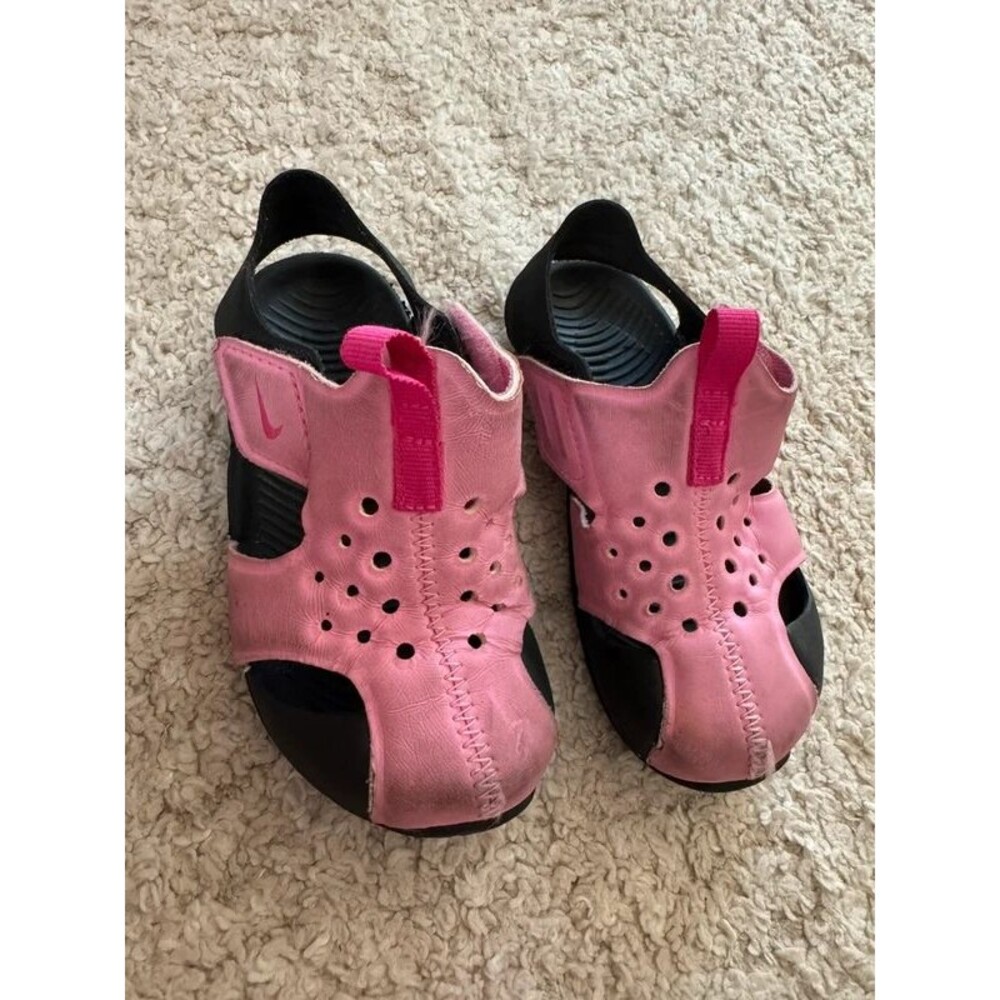 Nike pink Sunray Protect 2 kids sandals - size 9 toddler